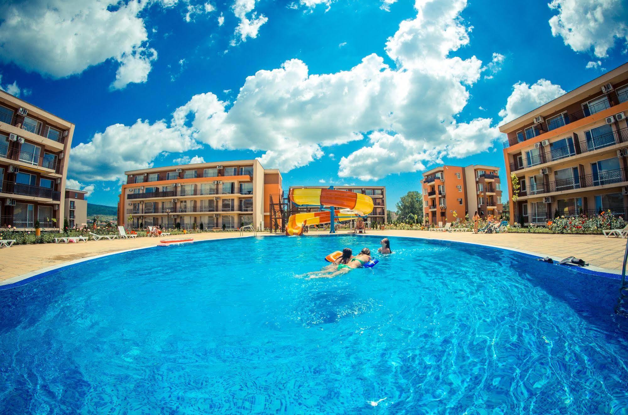 Holiday Fort Golf Club Sunny Beach Esterno foto