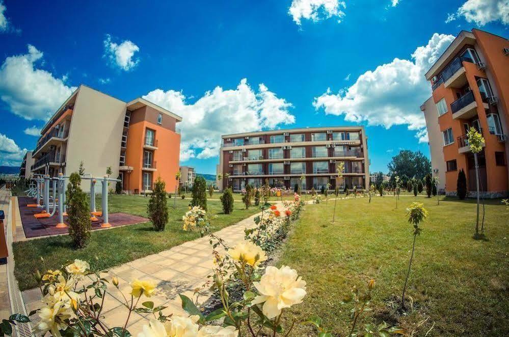 Holiday Fort Golf Club Sunny Beach Esterno foto