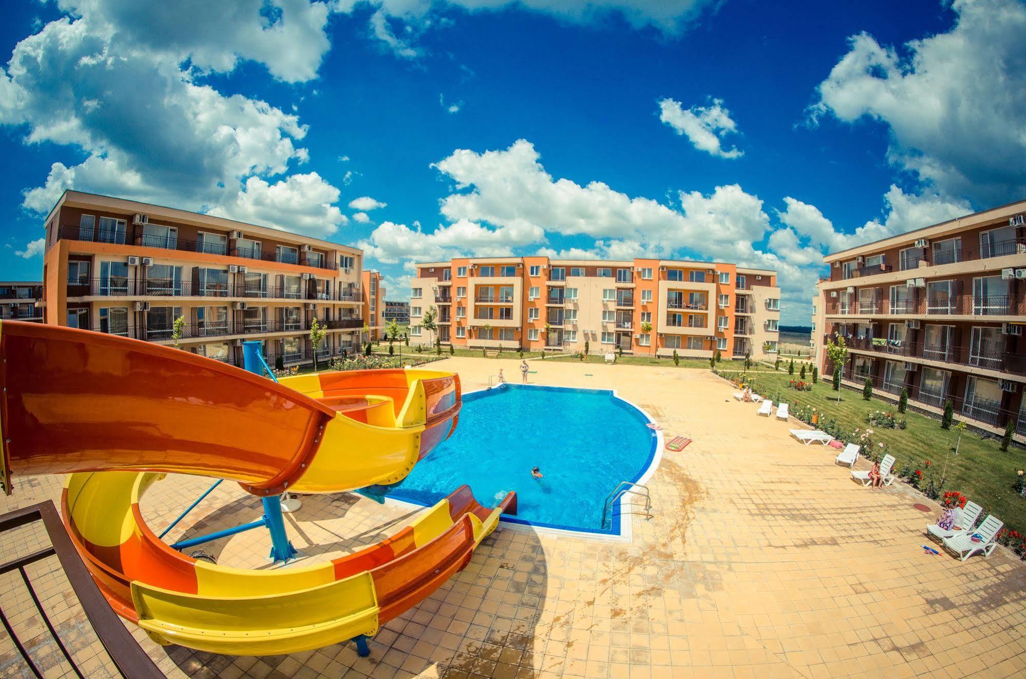 Holiday Fort Golf Club Sunny Beach Esterno foto